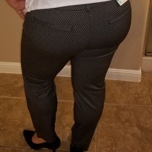 Black and white pixie slacks, old navy,  size 14